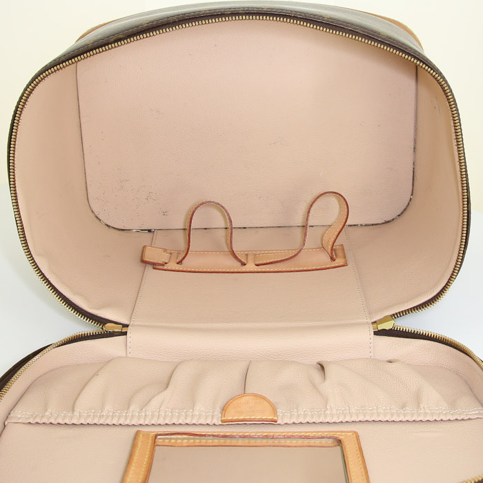 Beauty Louis Vuitton Cannes in tela monogram e pelle naturale - Detail D3