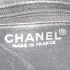 Sac à main Chanel Medaillon - Bag en cuir grainé matelassé noir - Detail D3 thumbnail