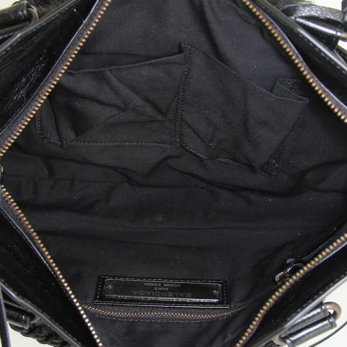 Balenciaga Mini City  shoulder bag in black burnished style leather - Detail D3