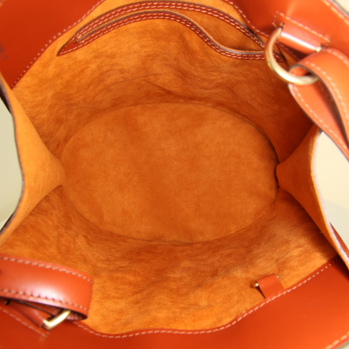 Sac à main Louis Vuitton Cluny en cuir épi marron - Detail D2