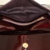 Pochette Louis Vuitton Sobe in pelle verniciata bordeaux - Detail D2 thumbnail