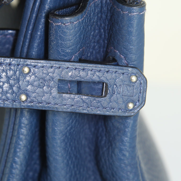 Bolso de mano Hermes Kelly 32 cm en cuero togo azul indigo - Detail D5