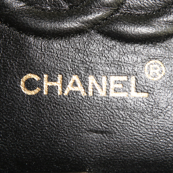 Bolso de mano Chanel Timeless en cuero acolchado color burdeos - Detail D4