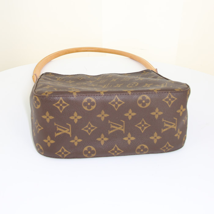 Bolso de mano Louis Vuitton Looping en lona Monogram marrón y cuero natural - Detail D4