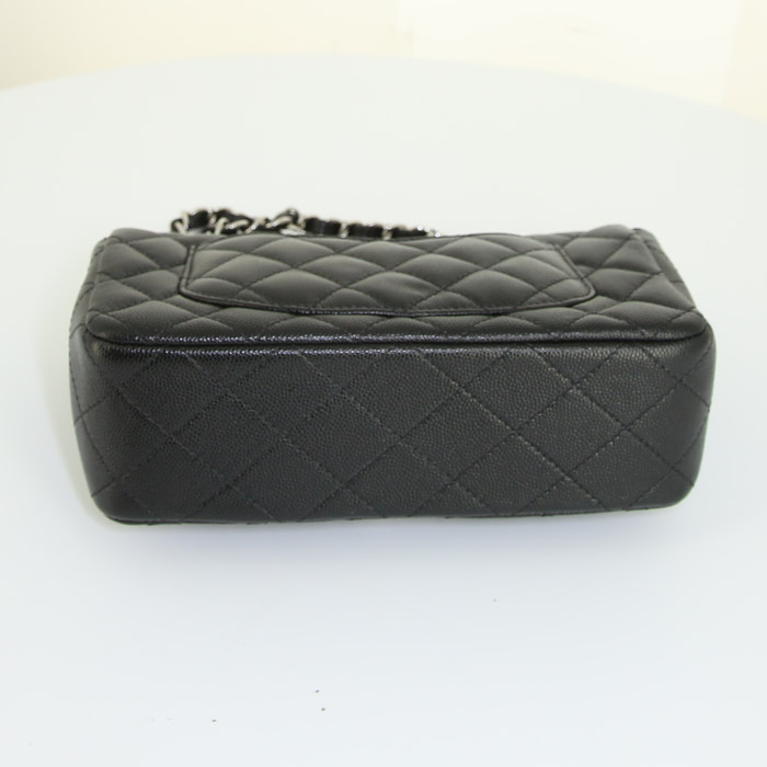 Chanel Timeless small model bag in black quilted leather - Detail D5