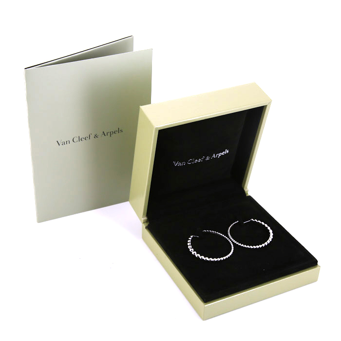 Van Cleef 
Arpels Perlée hoop earrings in white gold - Detail D2