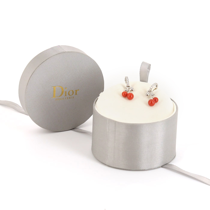 Paire de boucles d'oreilles Dior en or blanc,  corail et diamants - Detail D2