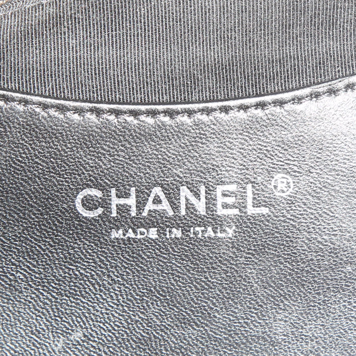 Chanel Just Mademoiselle bag in beige braided canvas and black patent quilted leather - Detail D3