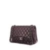 Borsa a tracolla Chanel Timeless jumbo in pelle trapuntata color prugna - 00pp thumbnail