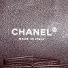 Chanel Timeless jumbo shoulder bag in purple quilted leather - Detail D4 thumbnail