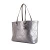 Chanel Grand Shopping shopping bag in silver quilted grained leather - 00pp thumbnail