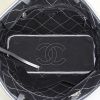Sac cabas Chanel Grand Shopping en cuir grainé matelassé argenté - Detail D2 thumbnail