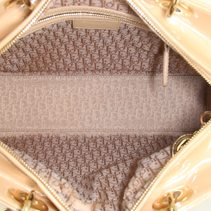 Borsa Dior Lady Dior modello grande in pelle verniciata beige cannage - Detail D3