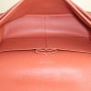 Sac bandoulière Chanel Timeless jumbo en cuir matelassé rose - Detail D3 thumbnail