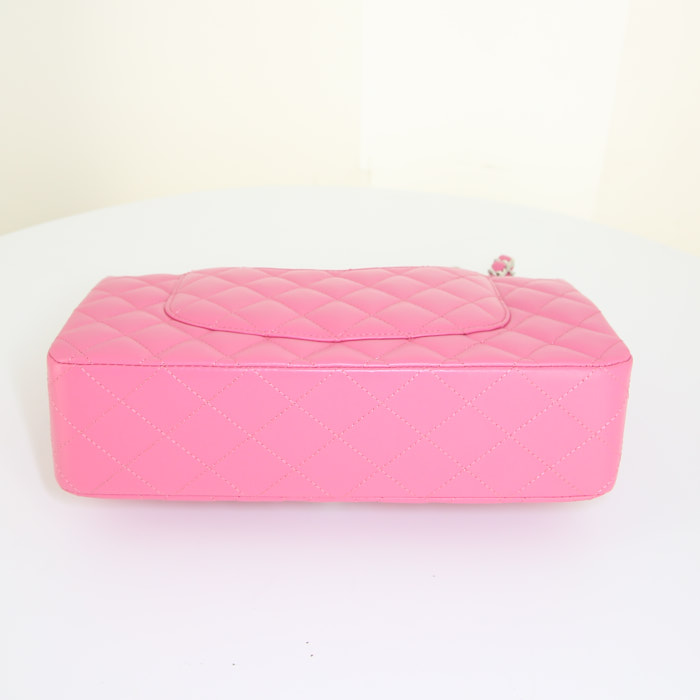 Sac à main Chanel Timeless en cuir matelassé rose - Detail D5