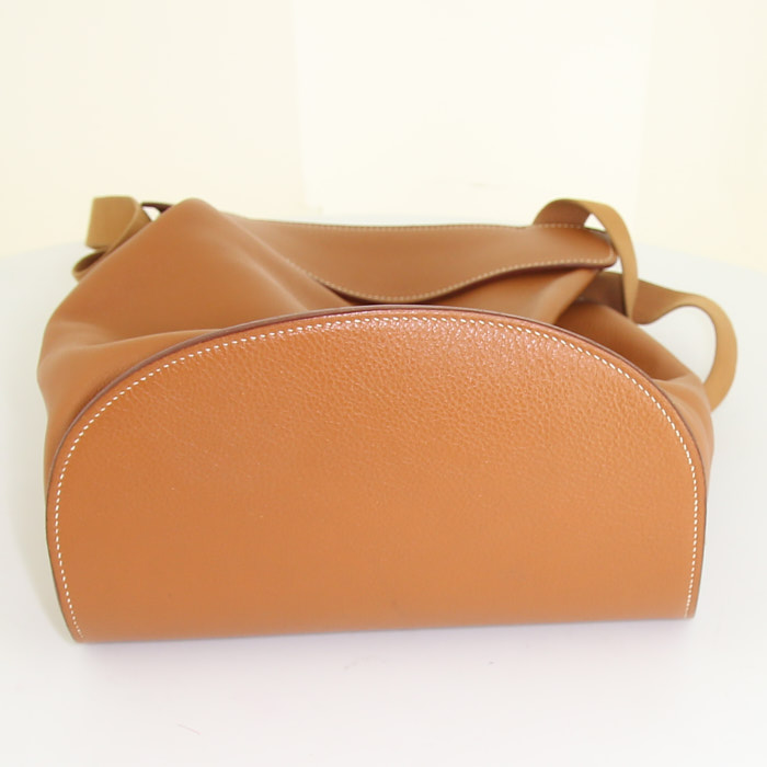 Sac à dos Hermès Sherpa en cuir gold - Detail D4