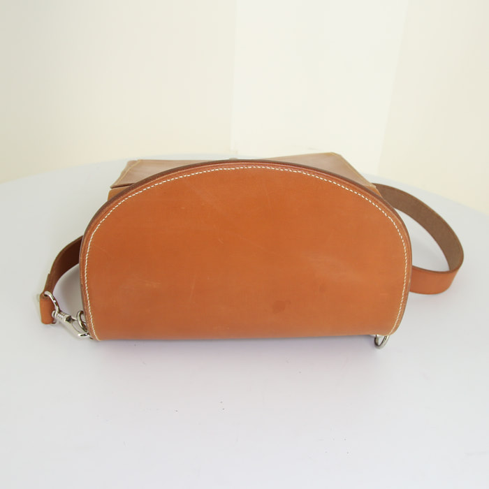 Mochila Hermès en cuero color coñac - Detail D4