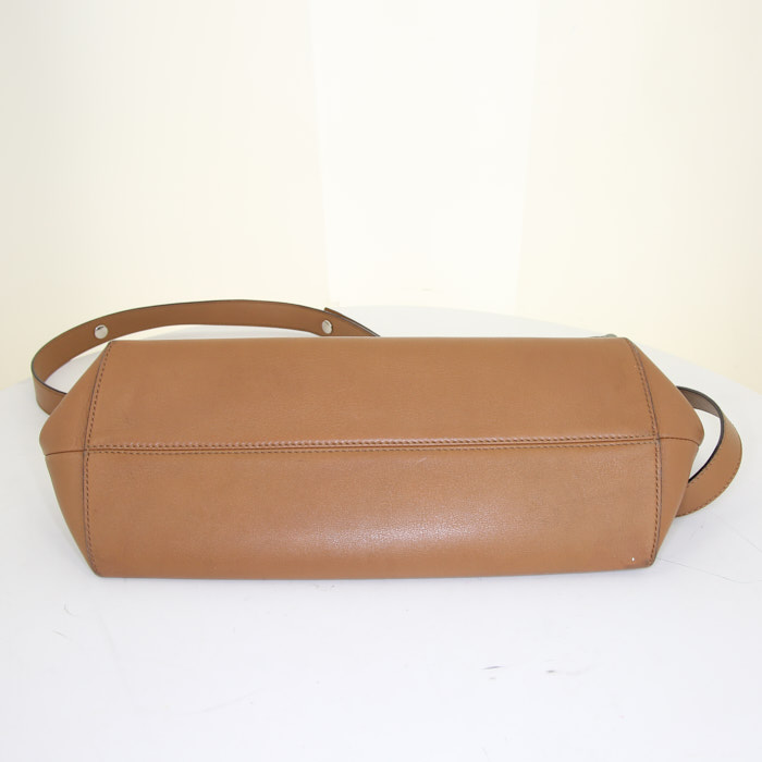 Fendi By the way shoulder bag in brown and khaki leather - Detail D5