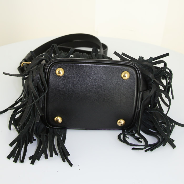 Bolso bandolera Saint Laurent Emmanuelle en cuero negro - Detail D5