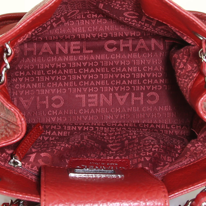 Chanel Mademoiselle Bag shoulder bag in burgundy leather - Detail D3