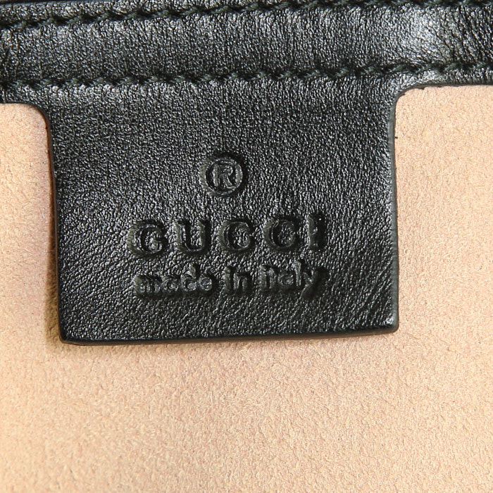 Bolsa de viaje Gucci GG Marmont en cuero acolchado negro - Detail D4