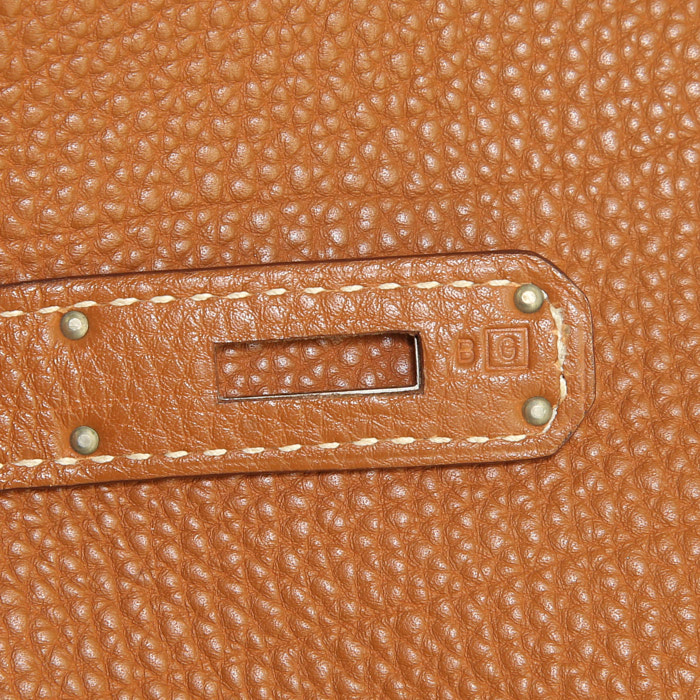 Hermes Birkin 35 cm handbag in gold togo leather - Detail D4
