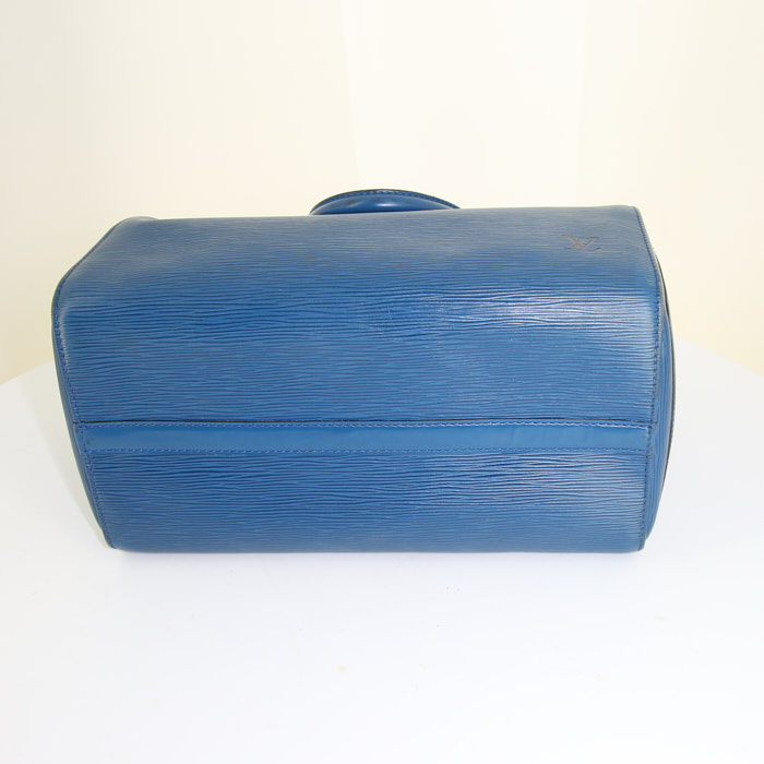 Sac à main Louis Vuitton Speedy 30 en cuir épi bleu - Detail D4