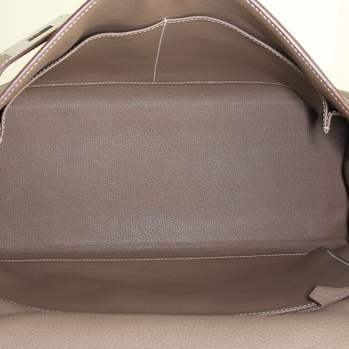Hermes Kelly 35 cm handbag in etoupe leather taurillon clémence - Detail D3
