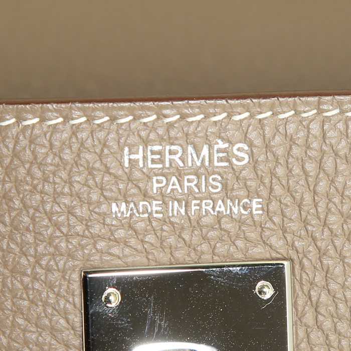 Hermes Kelly 35 cm handbag in etoupe leather taurillon clémence - Detail D4