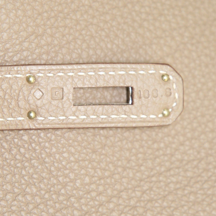Bolso de mano Hermes Kelly 35 cm en cuero taurillon clémence marrón etoupe - Detail D5