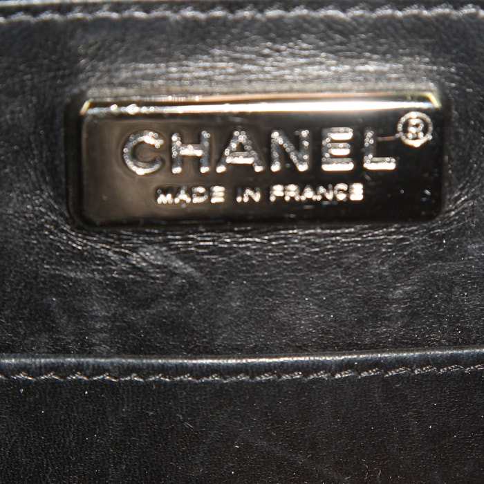 Bolso bandolera Chanel Timeless jumbo en cocodrilo negro - Detail D4