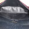 Bolso de mano Chanel Vintage en lona acolchada color burdeos - Detail D3 thumbnail