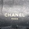 Bolso de mano Chanel Vintage en lona acolchada color burdeos - Detail D4 thumbnail