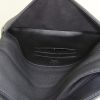 Bolsito de mano Louis Vuitton en cuero granulado negro - Detail D3 thumbnail