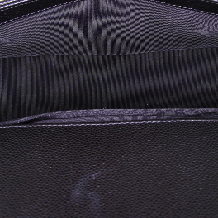 Bolso bandolera Chanel Boy en cuero granulado acolchado negro - Detail D3