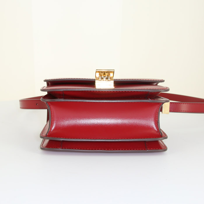 Sac bandoulière Celine Classic Box petit modèle en cuir box rouge - Detail D4