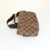 Bolsito de mano Louis Vuitton Geronimosx en lona a cuadros revestida y cuero marrón - Detail D4 thumbnail