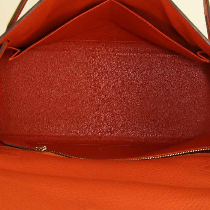 Hermes Kelly 28 cm handbag in orange togo leather - Detail D3