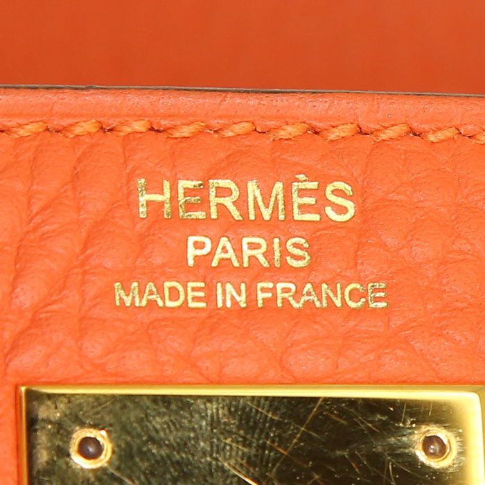 Bolso de mano Hermes Kelly 28 cm en cuero togo naranja - Detail D4