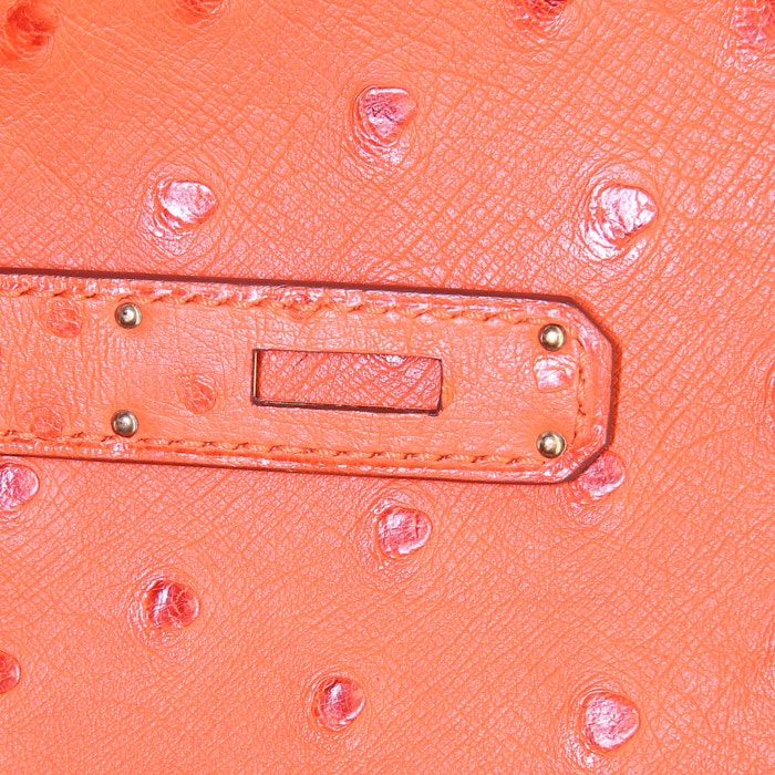 Bolso de mano Hermes Birkin 30 cm en avestruz naranja Sanguine - Detail D4