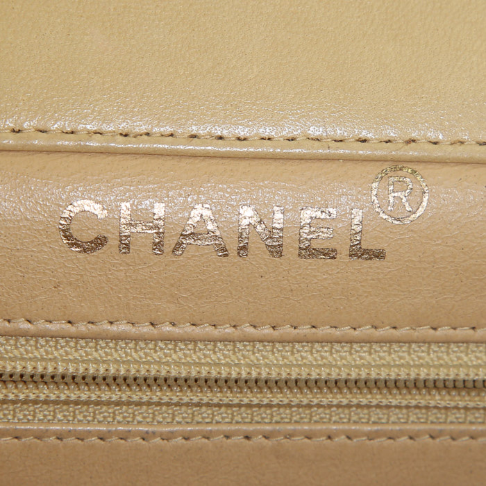 Chanel Timeless handbag in beige quilted leather - Detail D3