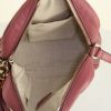 Bolso bandolera Gucci Soho Disco en cuero rosa - Detail D2 thumbnail