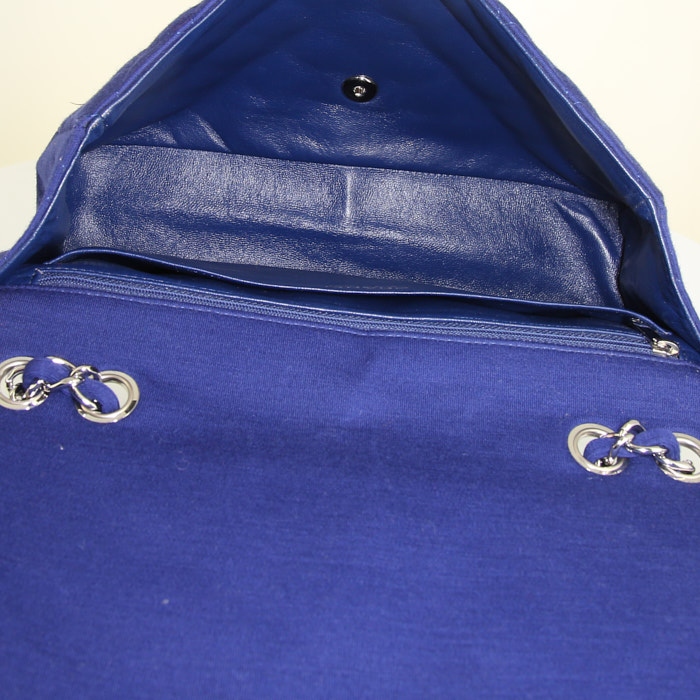 Chanel Timeless jumbo bag in blue quilted canvas - Detail D3