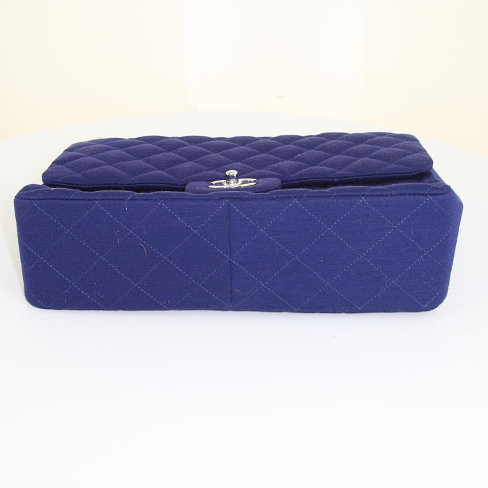 Chanel Timeless jumbo bag in blue quilted canvas - Detail D5