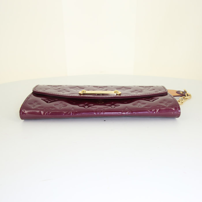 Louis Vuitton pouch in purple monogram patent leather - Detail D4