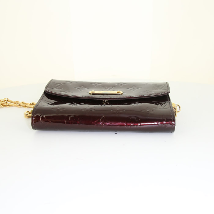 Louis Vuitton Rodeo Drive pouch in purple monogram patent leather - Detail D4