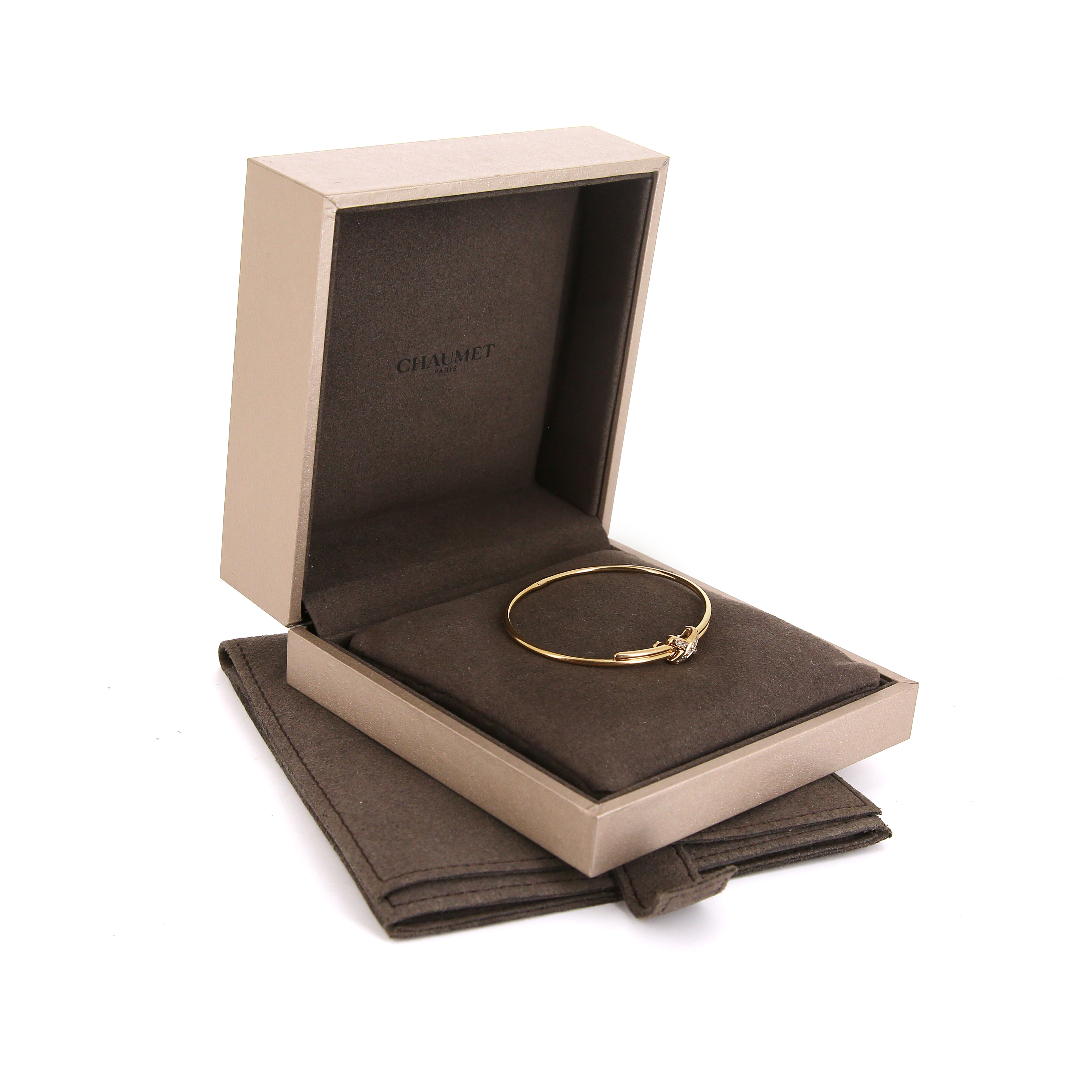 Opening Chaumet Jeux de Liens bracelet in yellow gold and diamonds - Detail D2