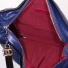 Bolso bandolera Chanel Gabrielle  en cuero acolchado azul y negro - Detail D3 thumbnail