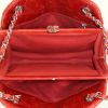 Bolso de mano Chanel Just Mademoiselle en cuero acolchado rojo - Detail D2 thumbnail