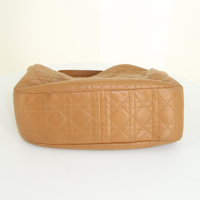 Sac à main Dior en cuir cannage gold - Detail D4